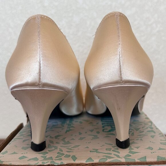Dyeable Ivory Satin shoes 8.5W - Picture 5 of 5